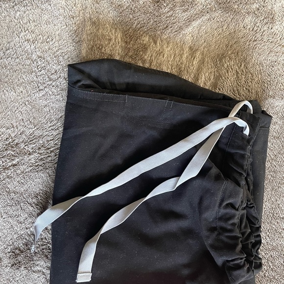 SOLD Figs scrubs - Picture 6 of 10